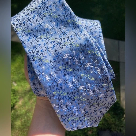 Jhane Barnes 100% Silk Blue Floral Botanical Starburst Geometric Pattern Tie - Picture 9 of 17